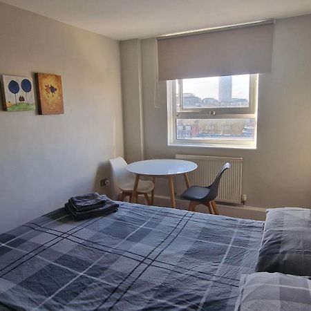 Beautiful 3-Bedroom Flat With Stunning Views London Exteriör bild