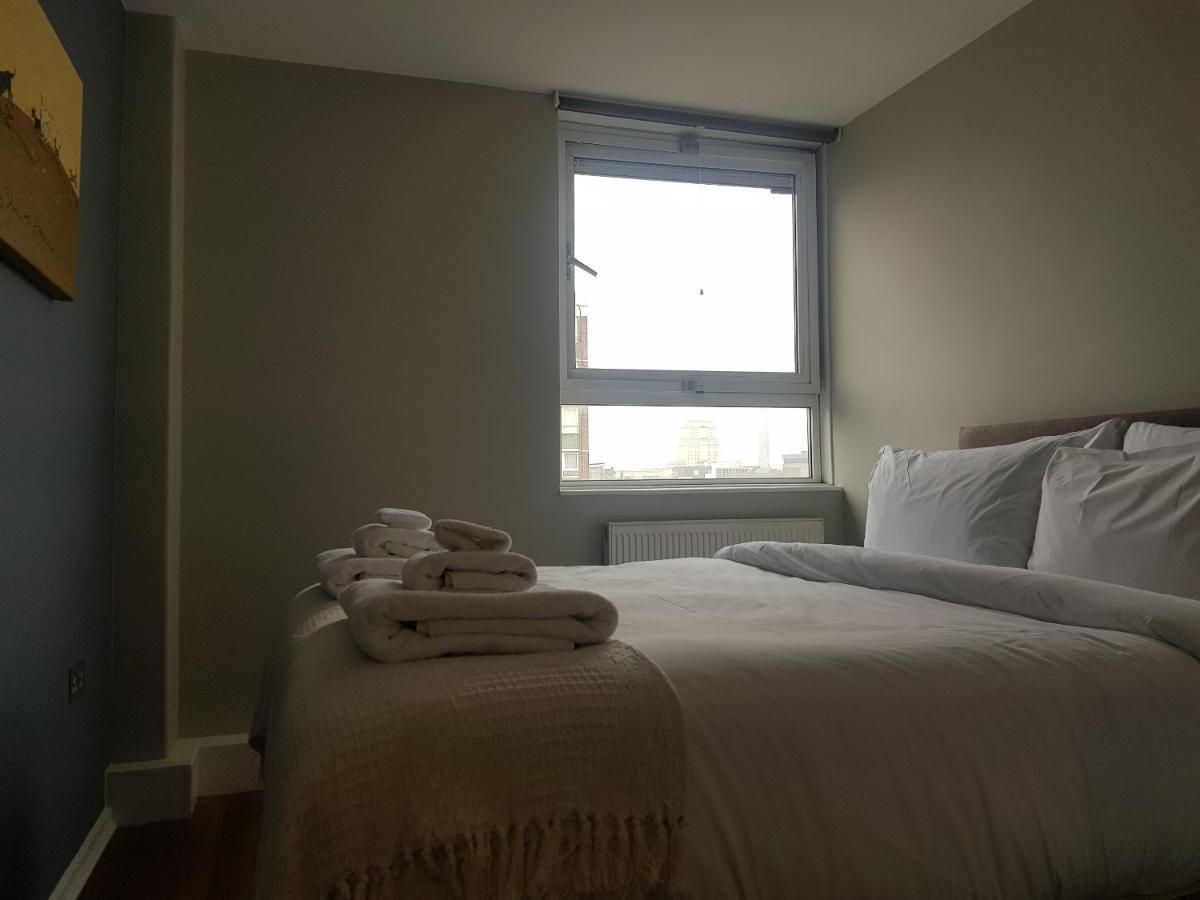 Beautiful 3-Bedroom Flat With Stunning Views London Exteriör bild
