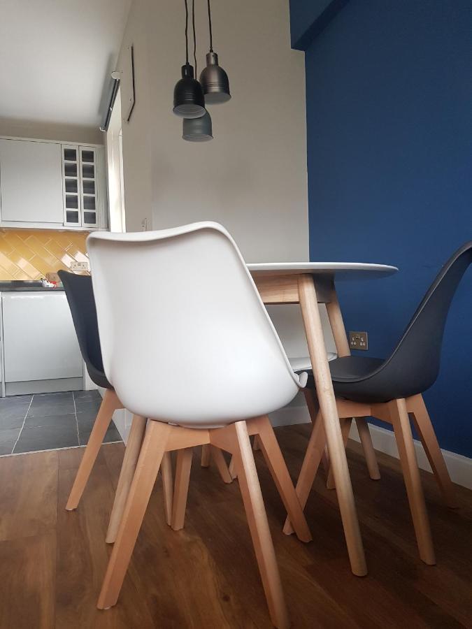 Beautiful 3-Bedroom Flat With Stunning Views London Exteriör bild